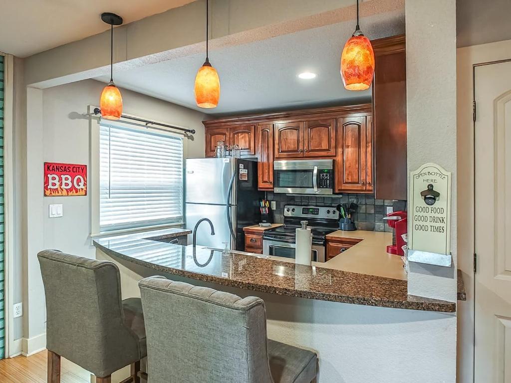 Quiet Plaza Two Bedroom 2 Bathroom Kansas City Exterior foto