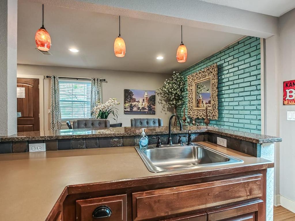 Quiet Plaza Two Bedroom 2 Bathroom Kansas City Exterior foto